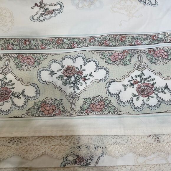 VINTAGE LOUIS NICHOLE FLAT SHEET AND 3 PILLOWCASES - Picture 7 of 11